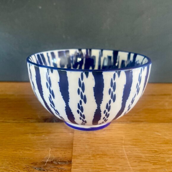 West Elm Indigo Blue and White Ceramic Bowls – Set of 3 - Picture 5 of 7
